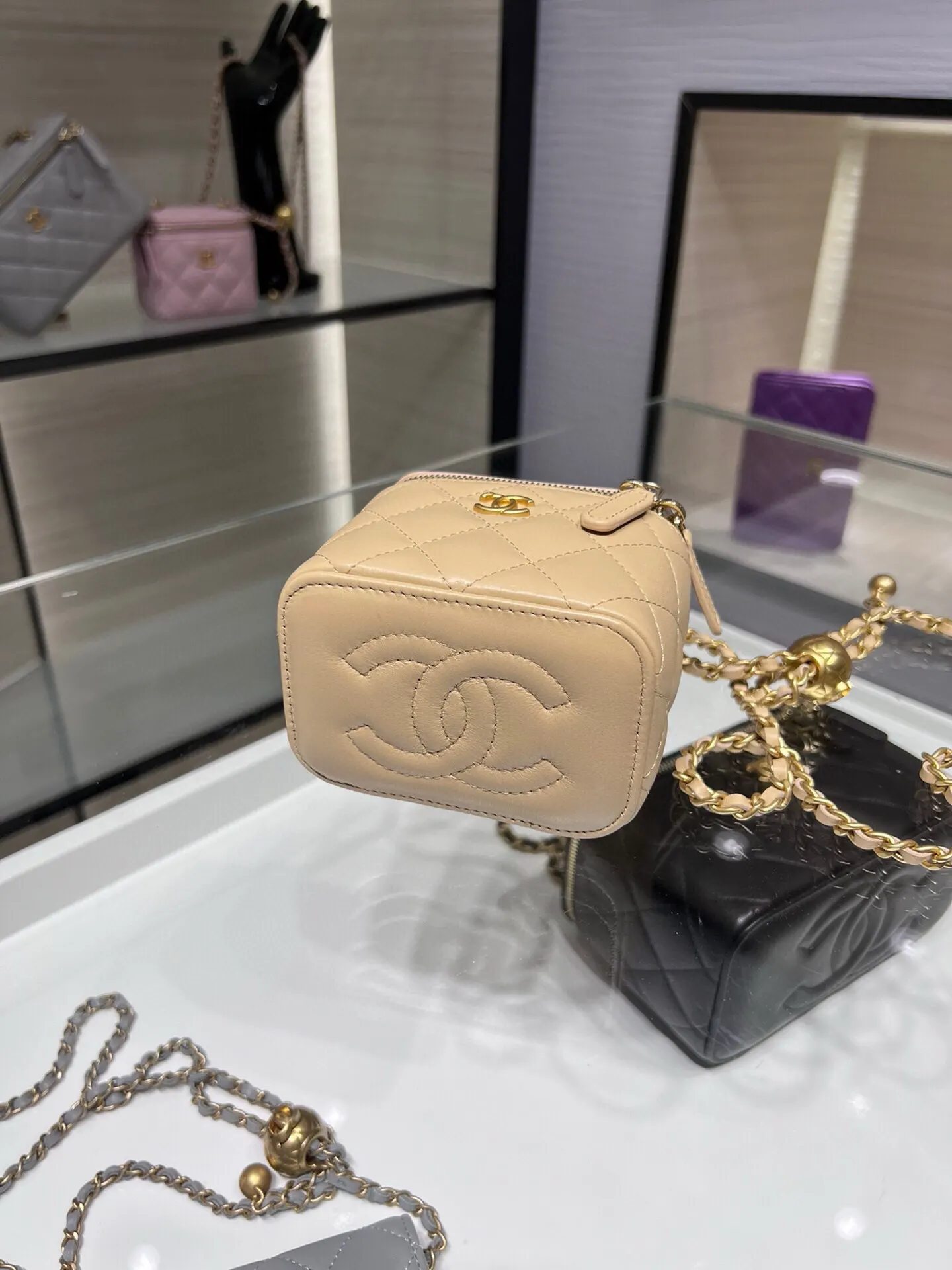 Chanel 羊皮鏈條包 單肩斜挎(數字4) Chanel 羊皮鏈條包 單肩斜挎(數字4)