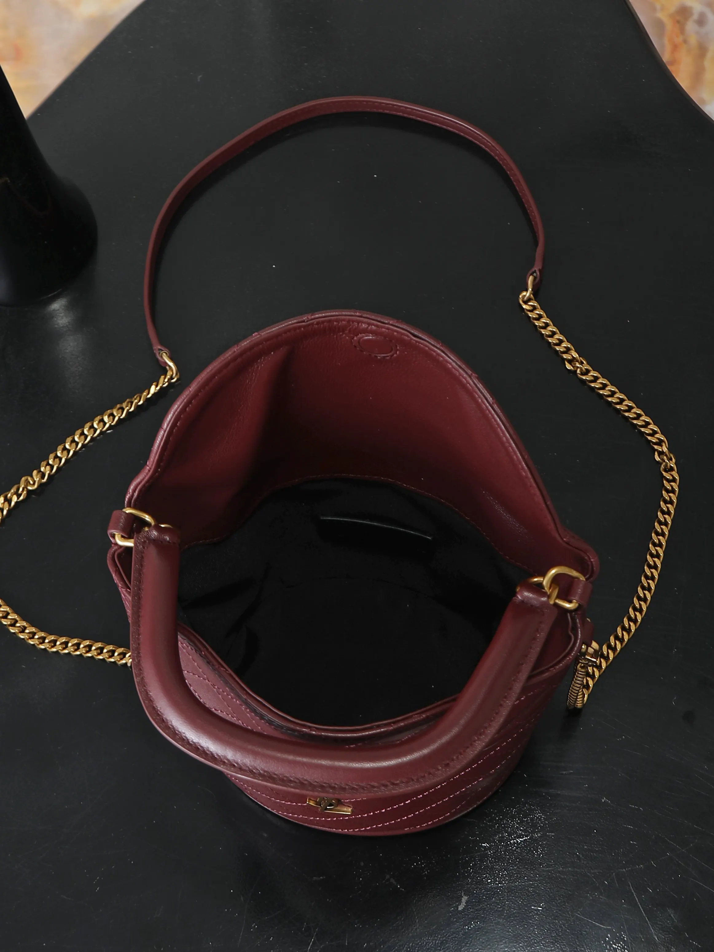 YSL 枣紅 GabyBucket翻盖水桶包 薯条包 见面 鏈條包 精致鏈條款(數字11) YSL 枣紅 GabyBucket翻盖水桶包 薯条包 见面 鏈條包 精致鏈條款(數字11)