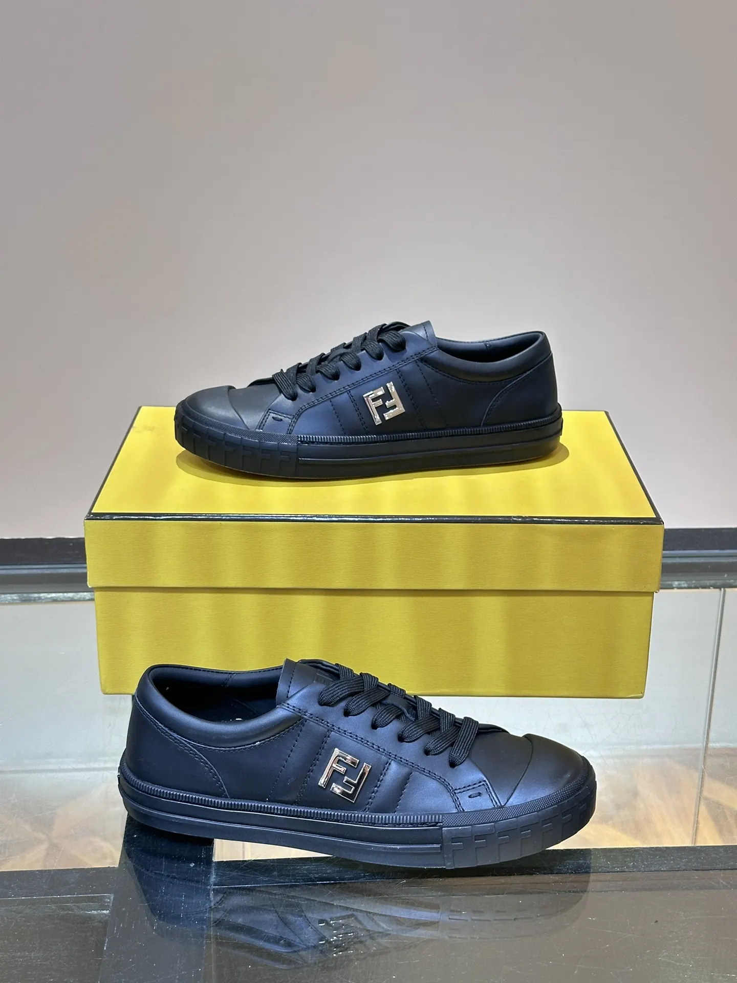 Fendi 运动鞋 休闲百搭款