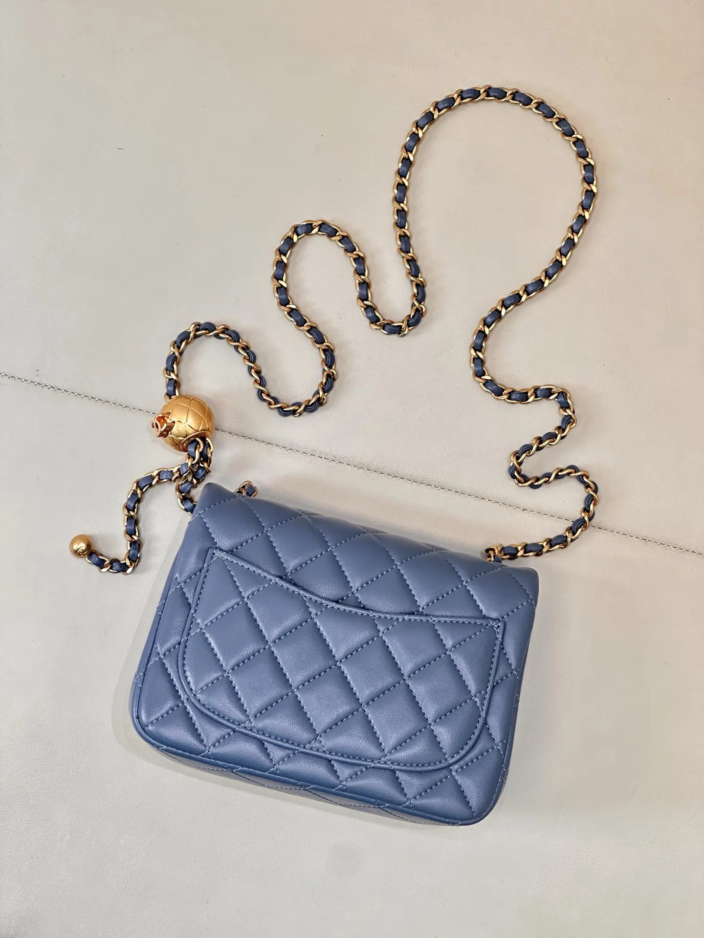CHANEL 蓝色牛皮迷你链条包 单肩斜挎款