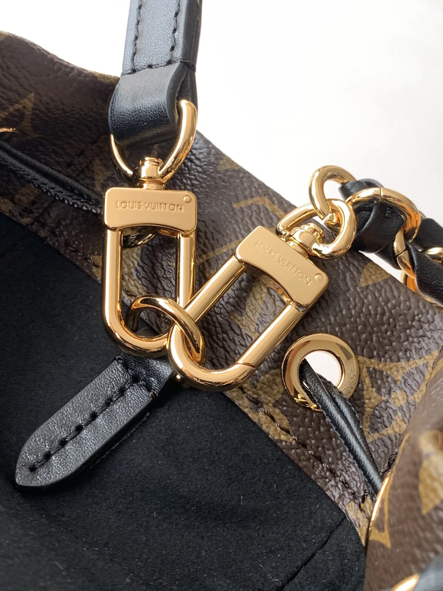 Gold Monogram Chain Bag Leather Image 9 Gold Monogram Chain Bag Leather Image 9