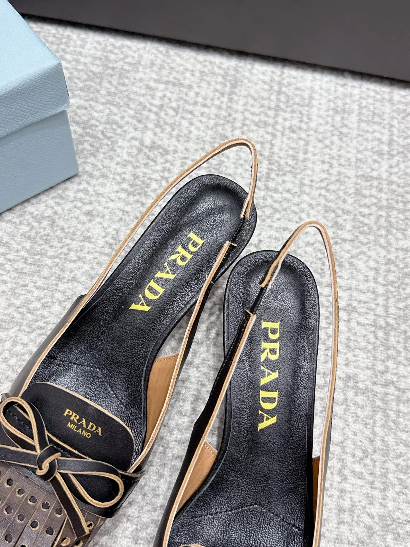 Prada 牛皮 羊皮 休闲鞋 舒适
