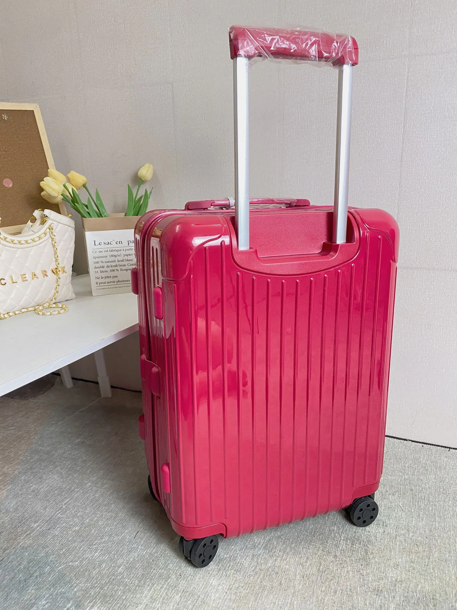 红色 日默瓦树莓红 rimowa树玫红 日默瓦新颜色 玫红 行李箱 旅行拉杆款 轻便出行款
