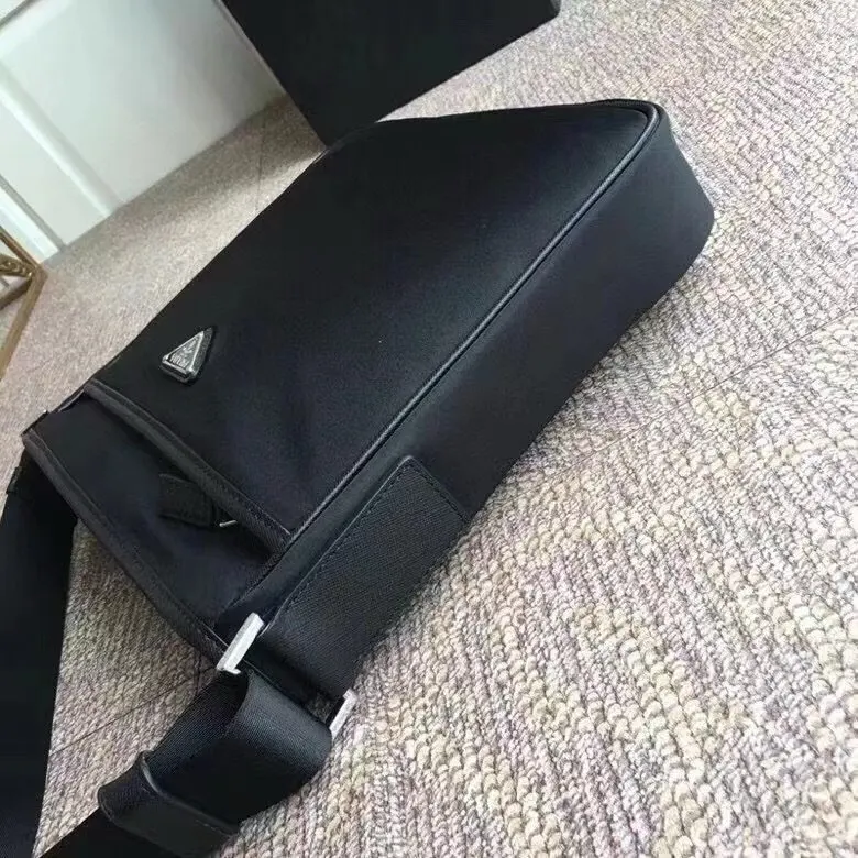Prada 黑色 牛皮 收納包 旅行收納款