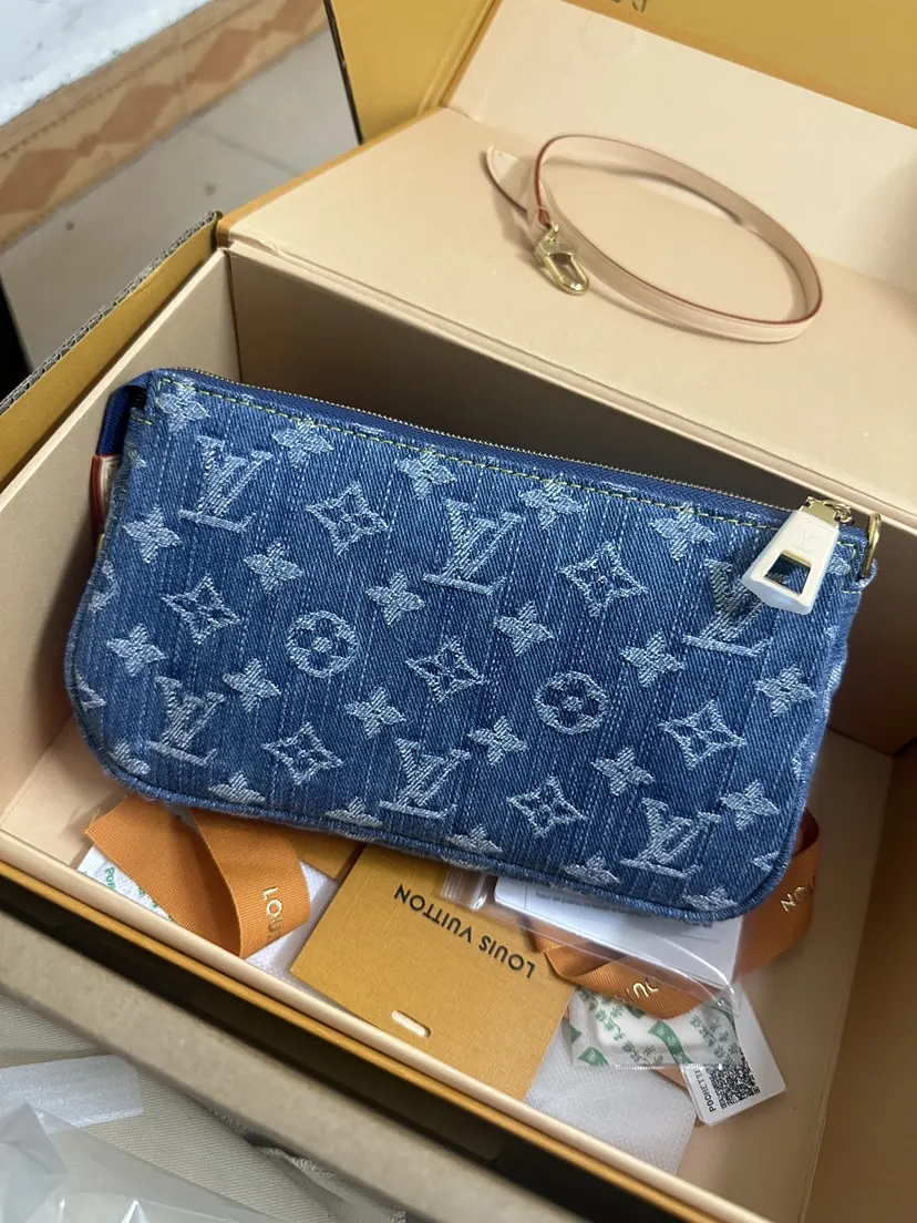 蓝色 POCHETTE ACCE 腋下包 复古腋下背款
