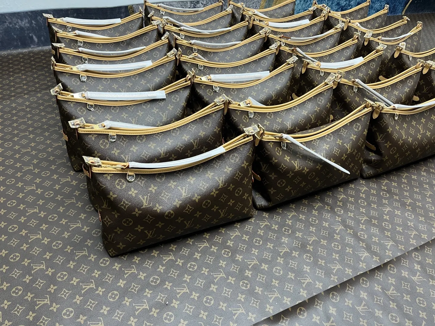 CarryAll EAST WEST 手袋 渠道 水桶包 休閒水桶款