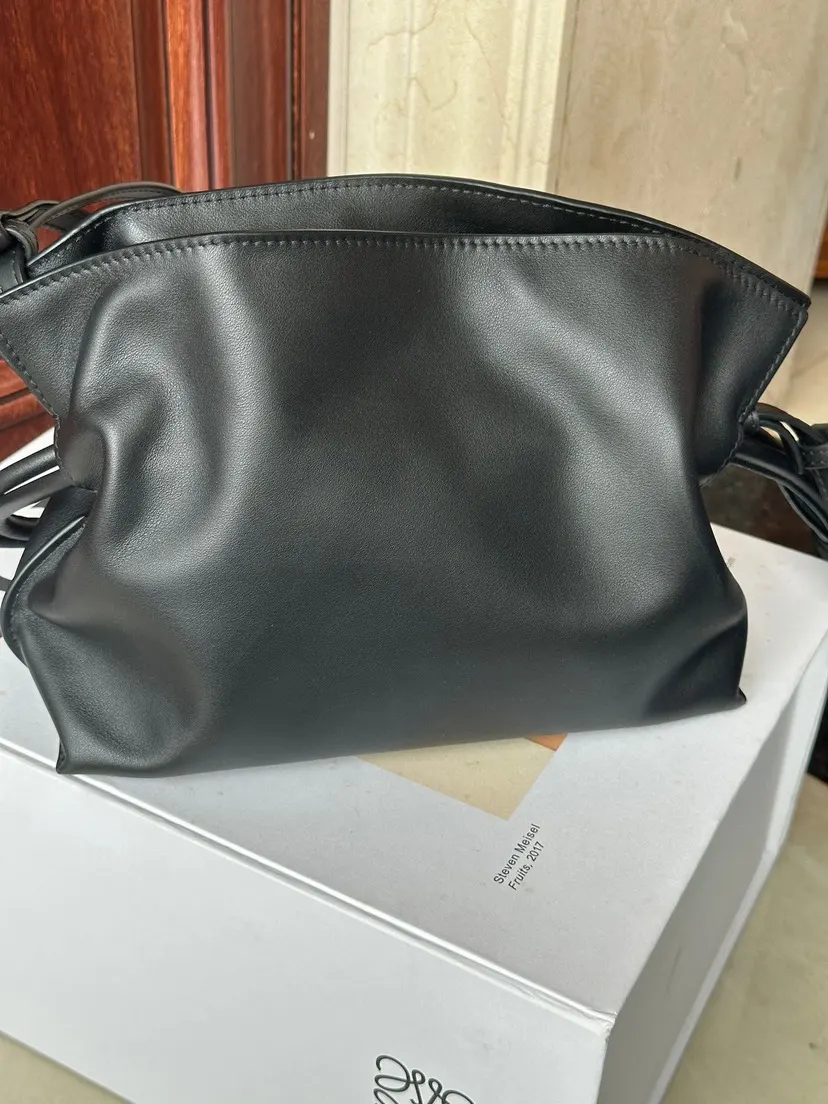 Loewe 黑色 小牛皮 手拿包 精致手拿款