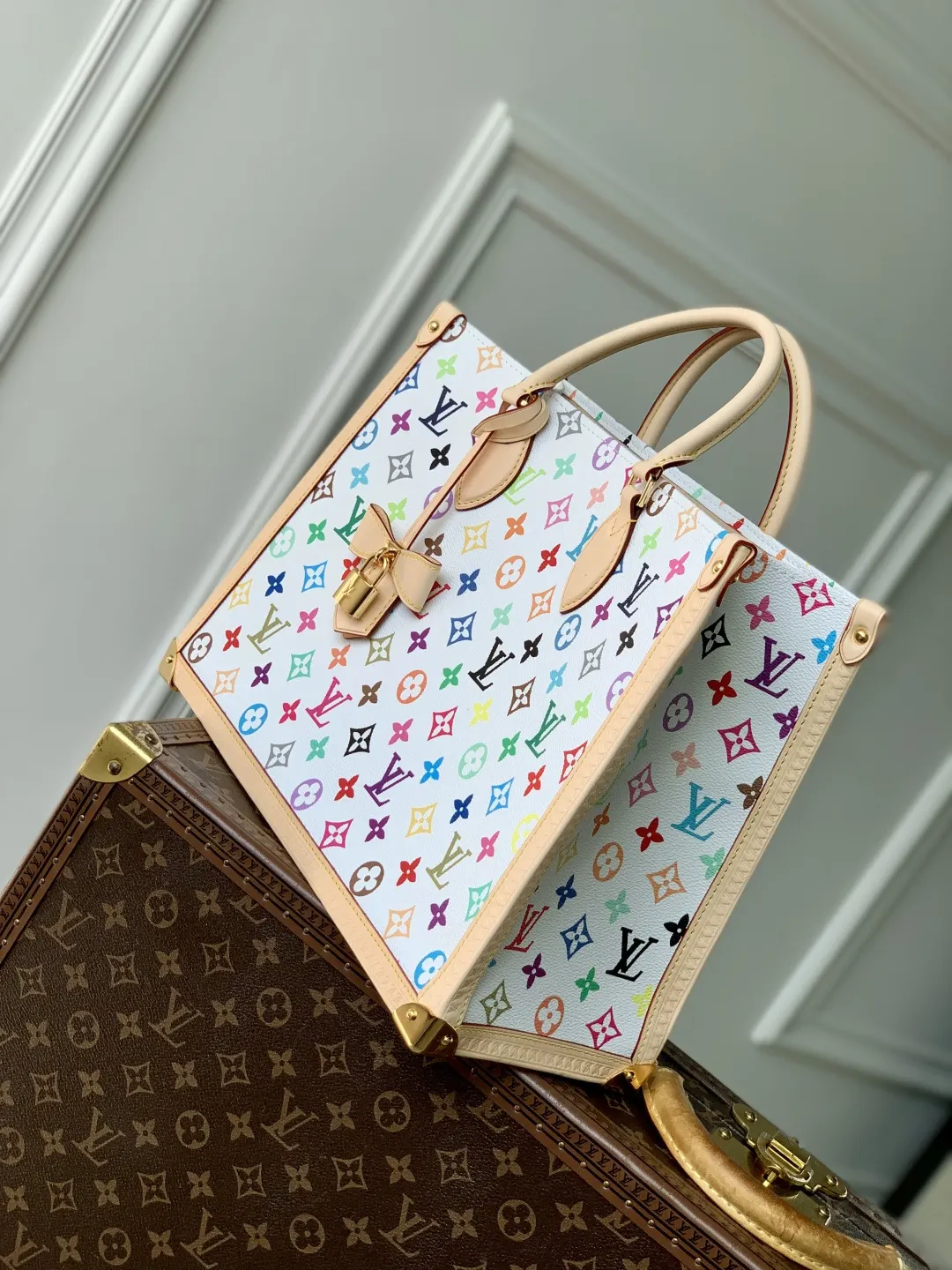 LV Onthego tote bag, large-capacity commuter model Image 2 LV Onthego tote bag, large-capacity commuter model Image 2