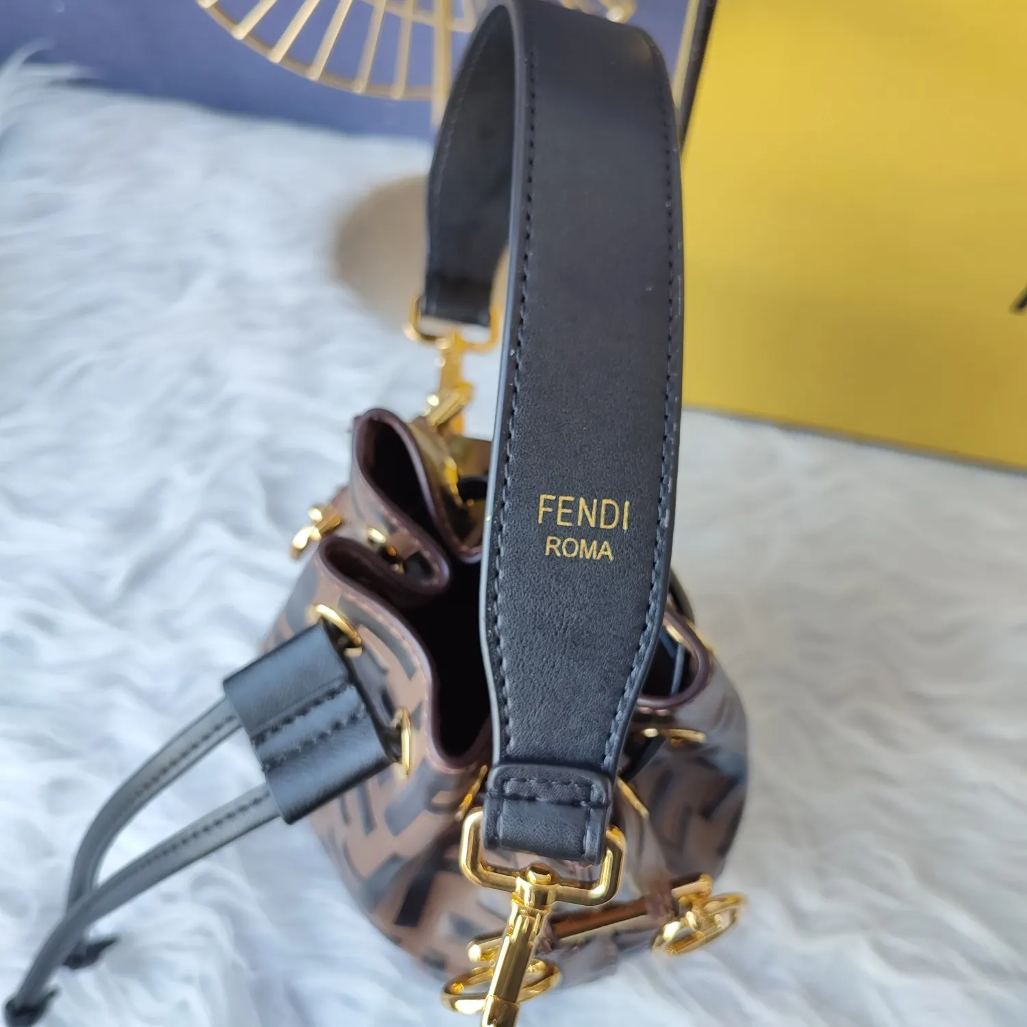 Fendi 啡色 芬迪F 咖啡色 Mon Tres 水桶包 休闲水桶款