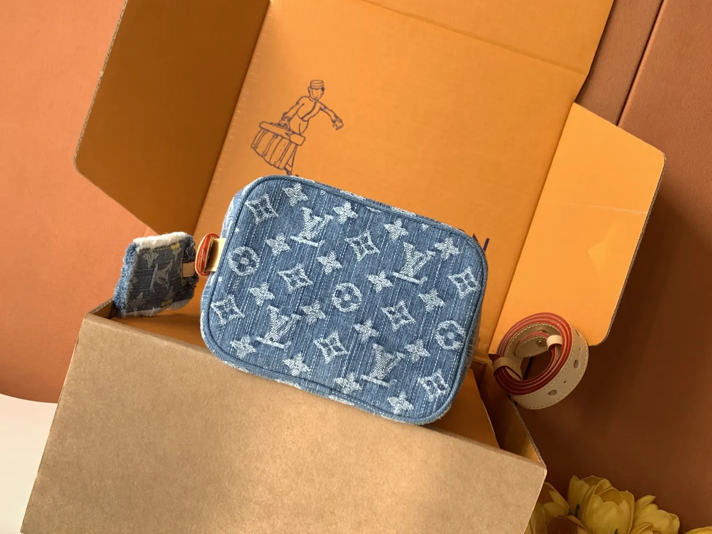 LV 藍色壓紋水桶包(數字13) LV 藍色壓紋水桶包(數字13)
