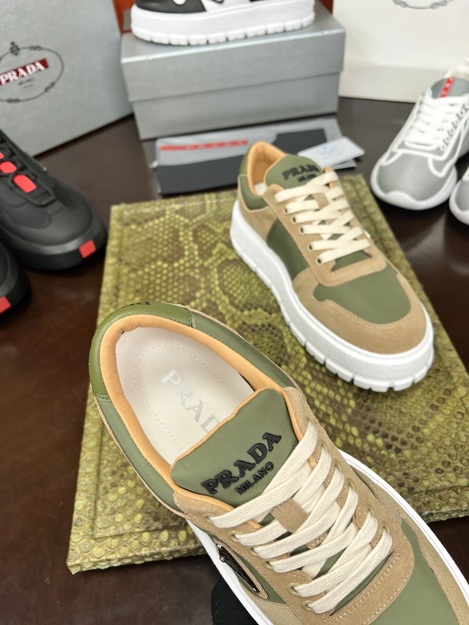PRADA 牛皮 休闲鞋 舒适百搭款