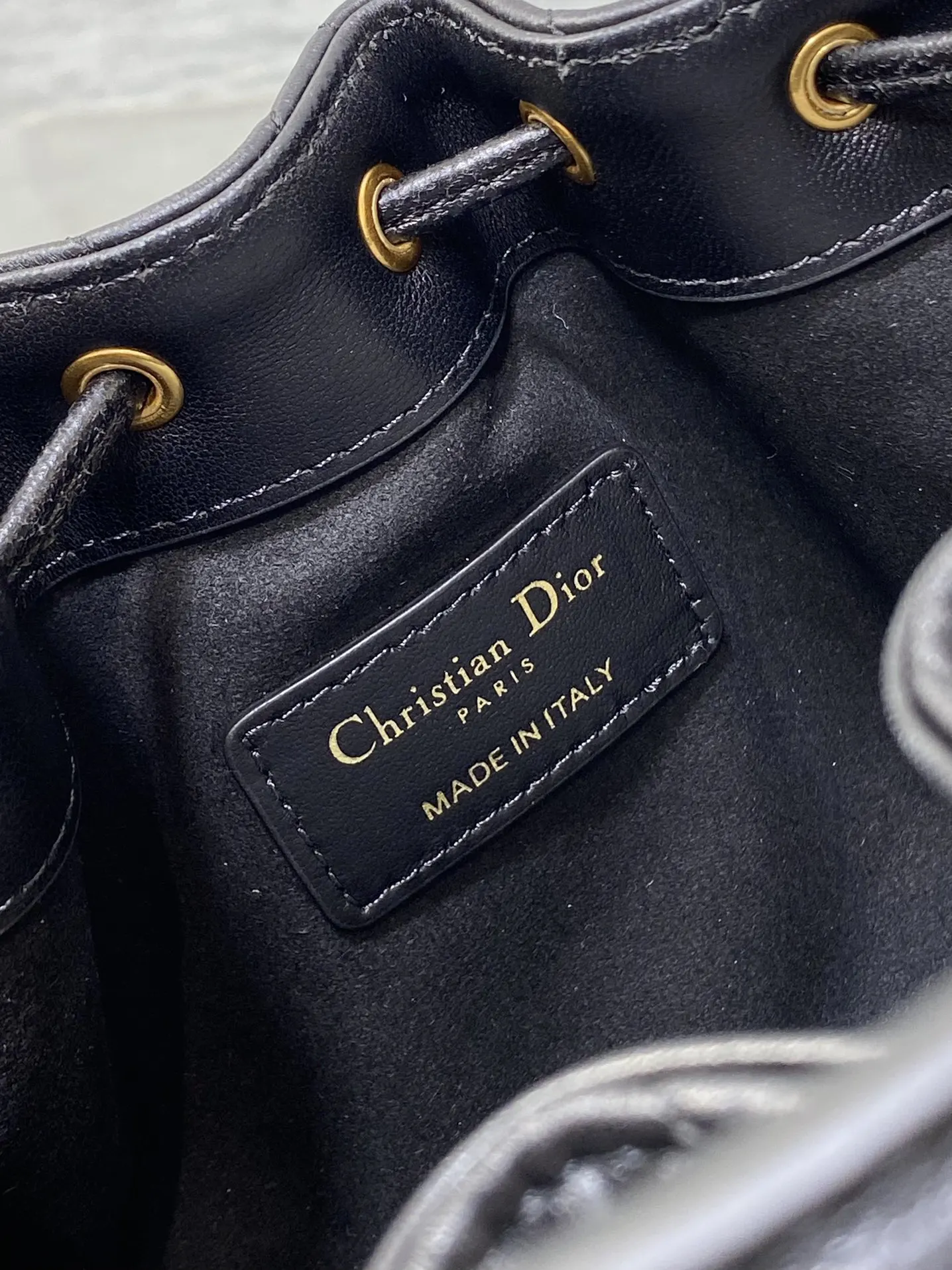 Dior 牛皮 全套 砖柜最新Jolie系列水桶包 优 鏈條包 精致鏈條款
