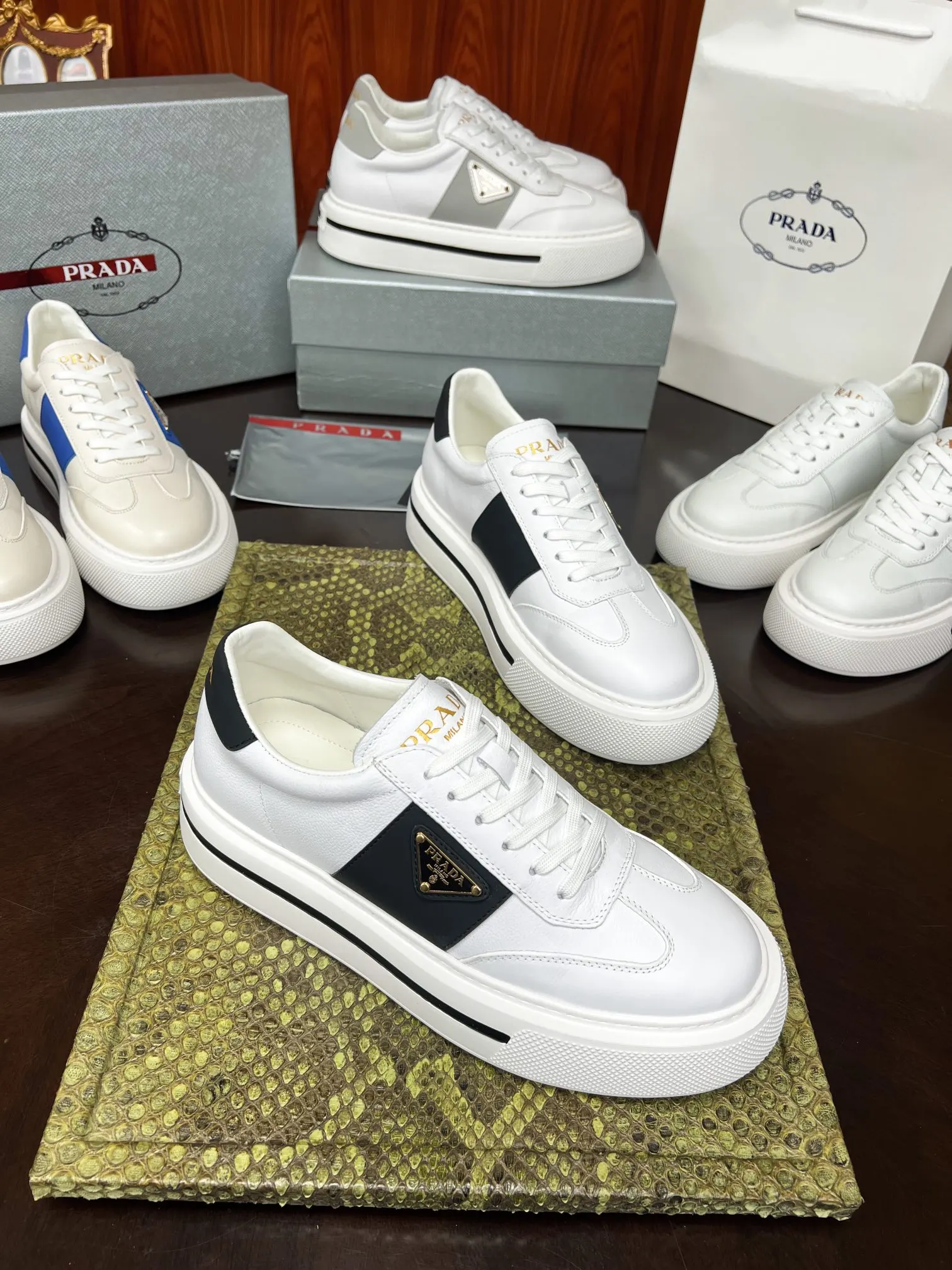 Prada Fashion Item Casual Versatile Leather