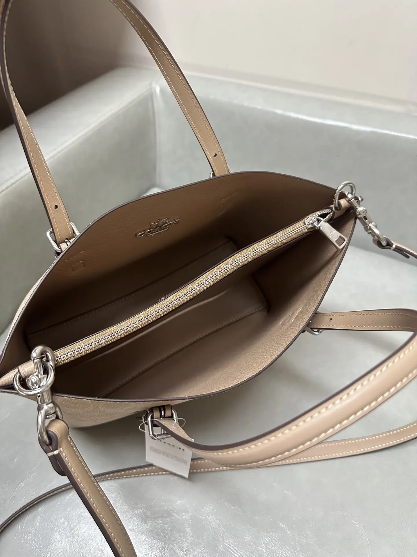 Coach 帆布 托特包 大容量托特款(數字9) Coach 帆布 托特包 大容量托特款(數字9)