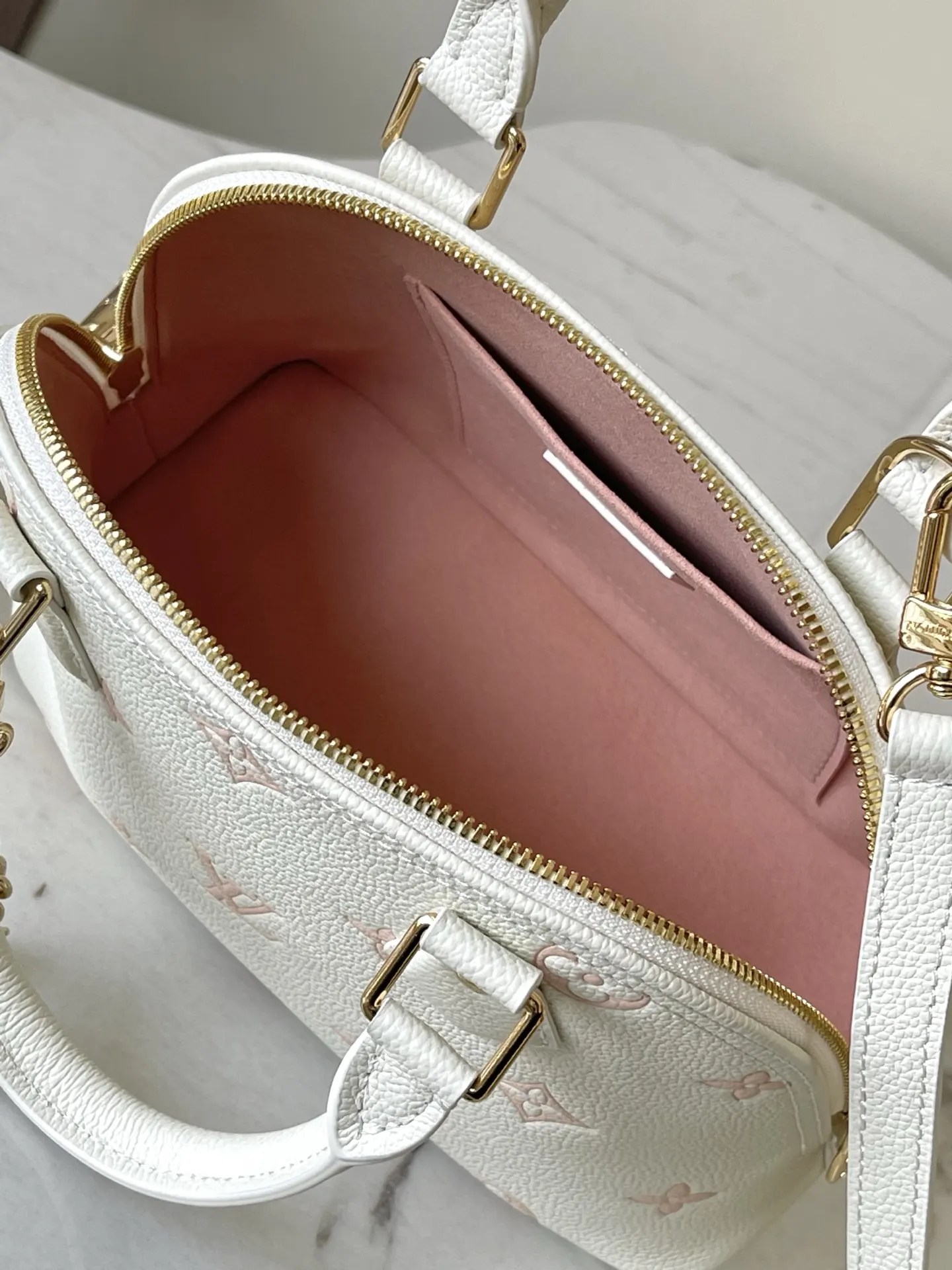 Style M27574 163c01 Style Image 9 Style M27574 163c01 Style Image 9