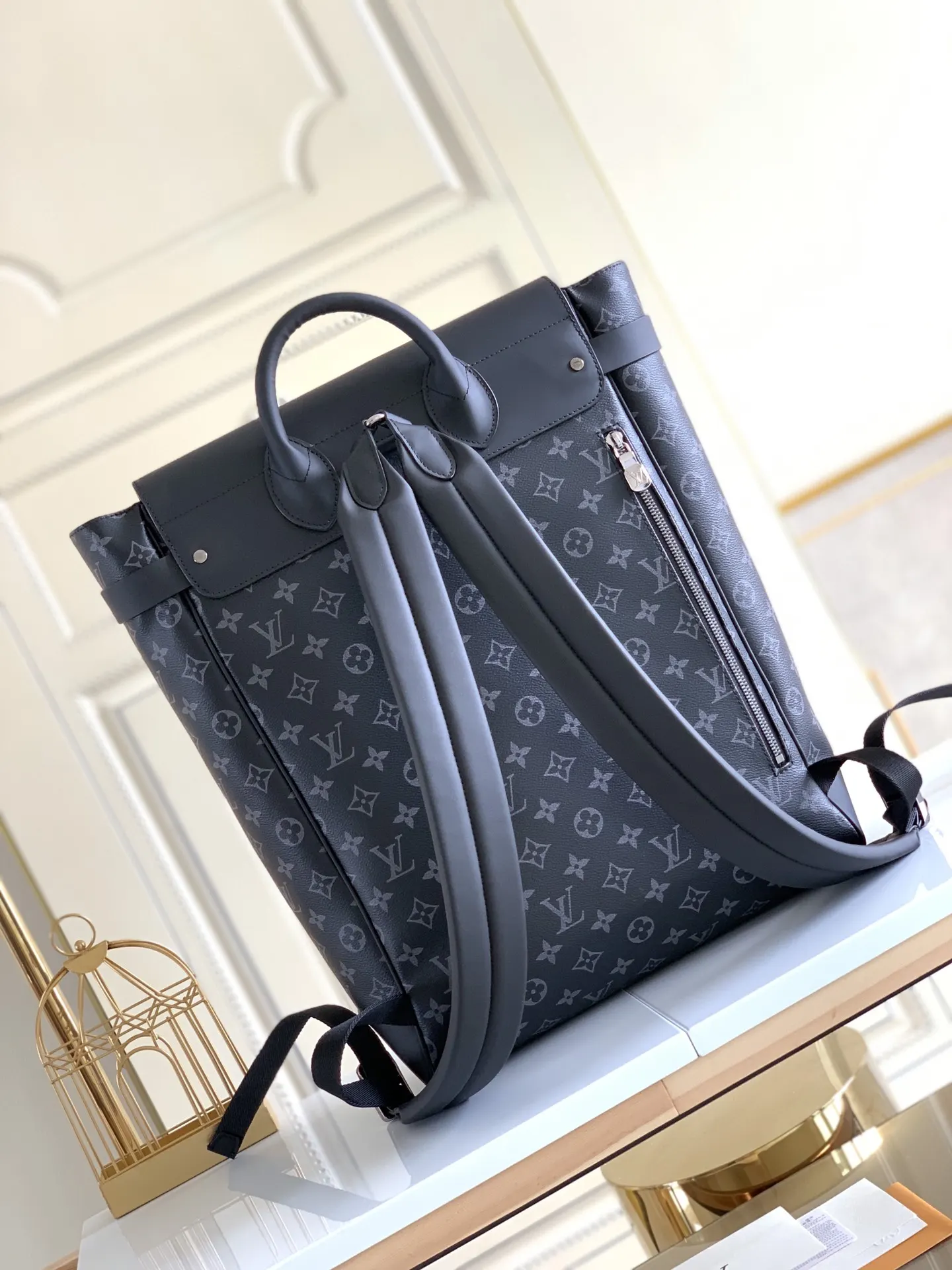 LV 皮革 详细特征 雙肩包 实用雙肩款