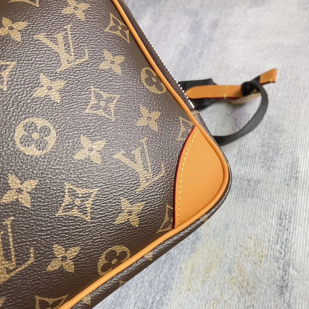 牛皮 充裕空间可容纳 寸笔记本 工装前袋便于存放小型 雙肩包 实用雙肩款
