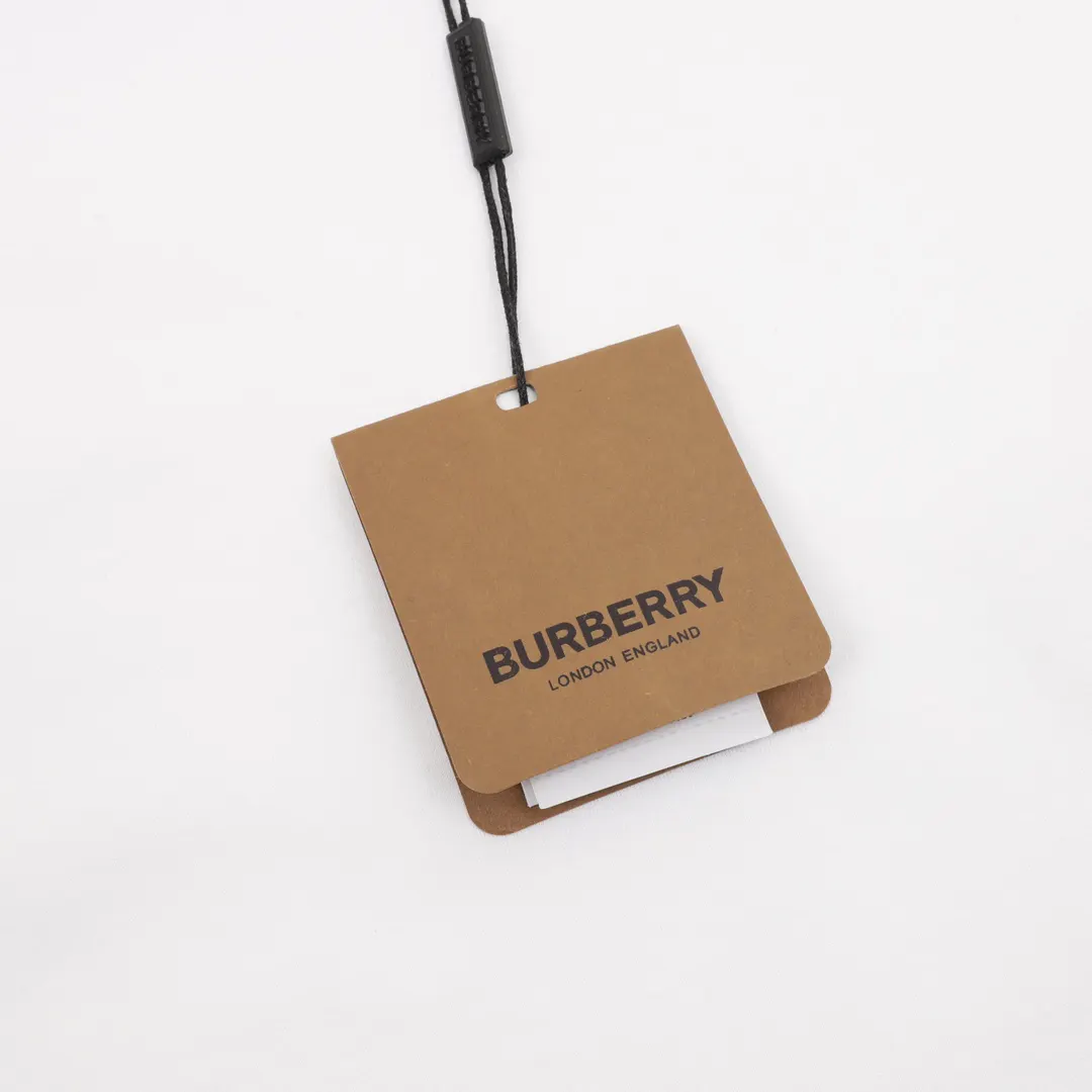 Burberry 字母 刺繡 短袖T恤 休閒百搭款(數字5) Burberry 字母 刺繡 短袖T恤 休閒百搭款(數字5)