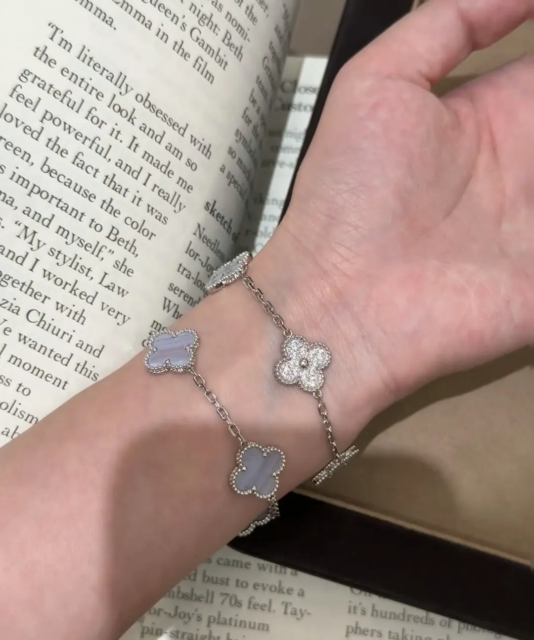 Van Cleef 四叶草 手链 日常叠戴款(數字5) Van Cleef 四叶草 手链 日常叠戴款(數字5)