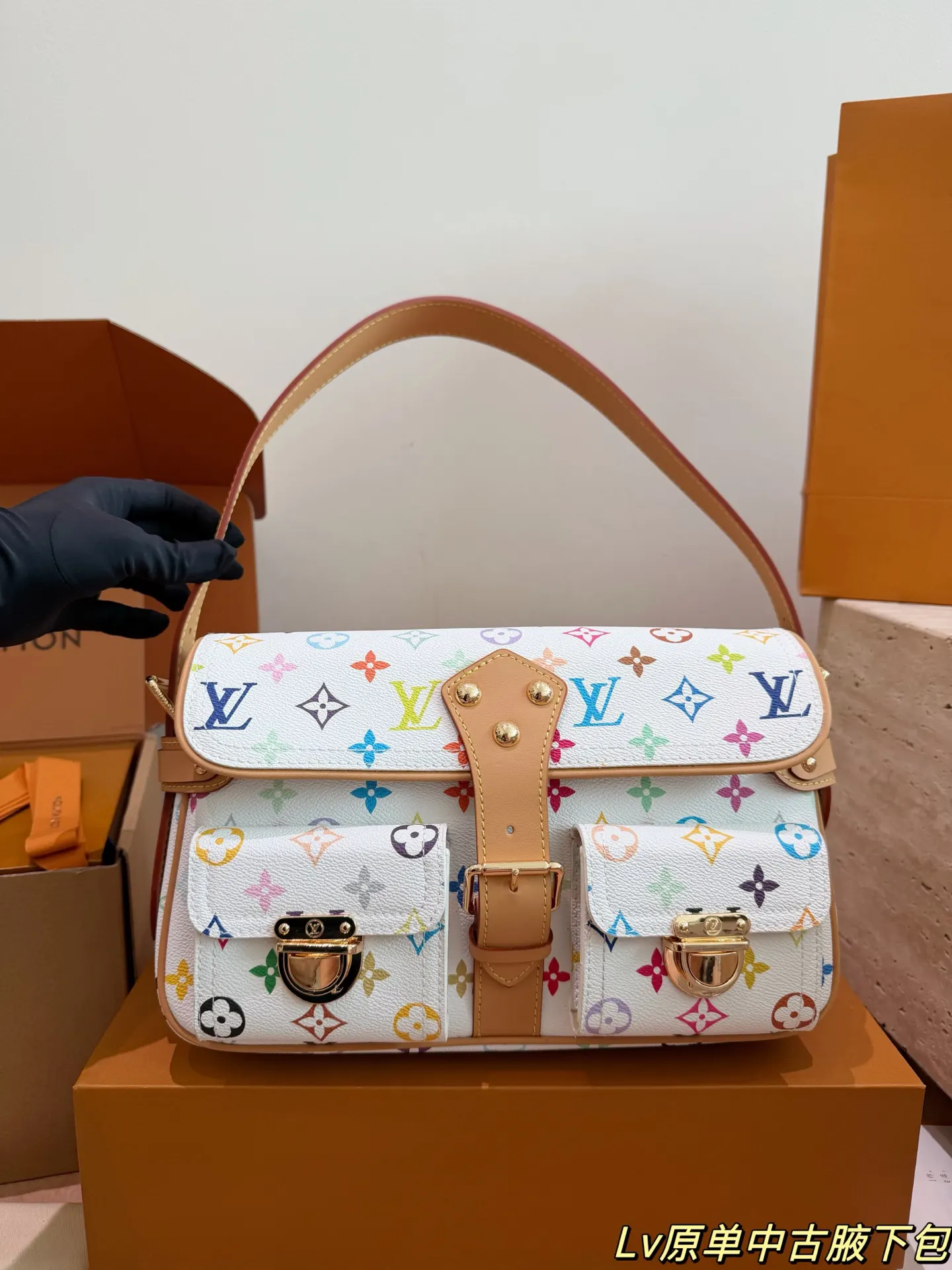 LV 奶白 焦糖色 牛皮 腋下包 復古腋下背款