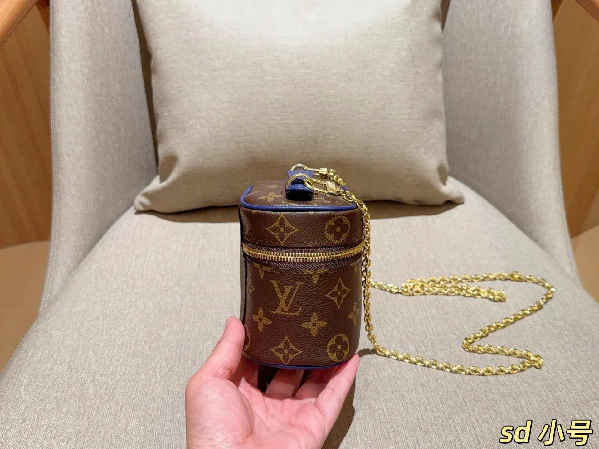 LV 化妆包 便携收纳款