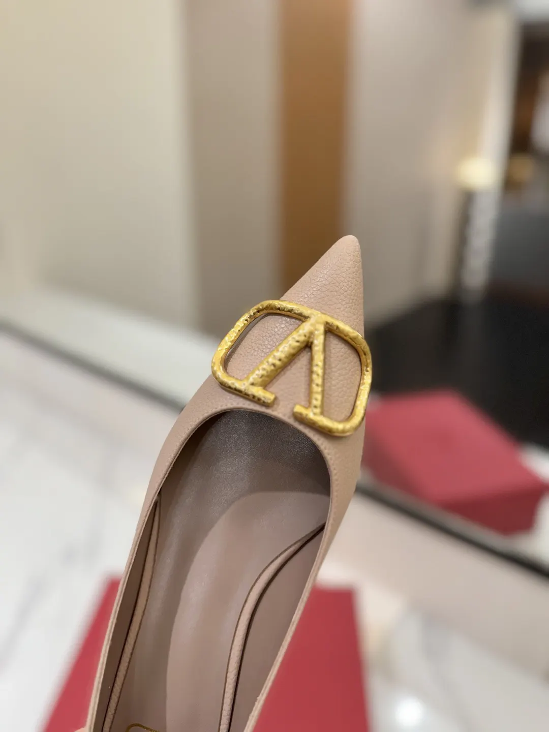Valentino 金色 平底鞋 通勤约会款