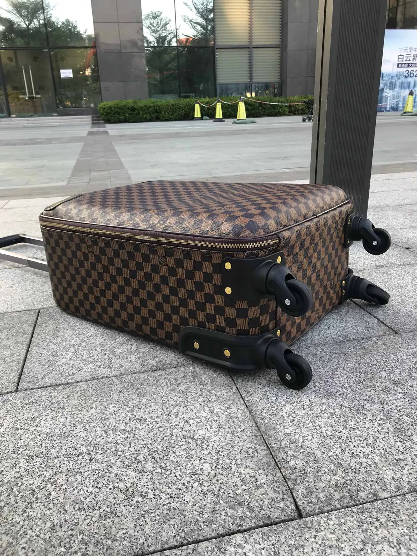 LV 帆布 超耐磨损万向轮 灵活出行 加厚全鋁合金 化妝包 便携收納款