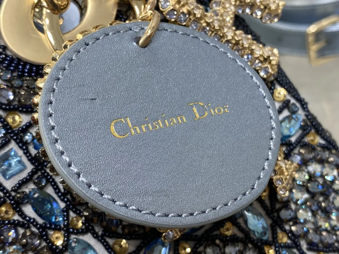 Dior 迷人优雅又气场十足 斜挎手拎也是女人味十足 经典 斜挎包 轻便斜挎款