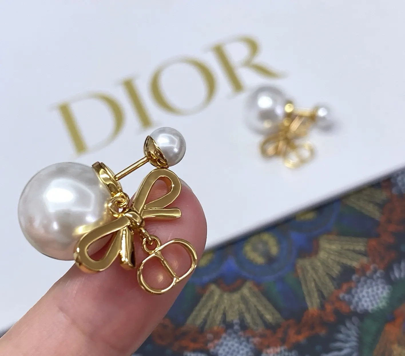 Dior CD珍珠吊坠耳环 金色精致