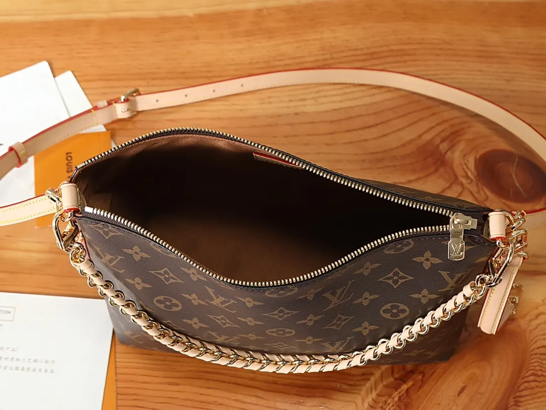 LV chain bag, shoulder crossbody model Image 8 LV chain bag, shoulder crossbody model Image 8