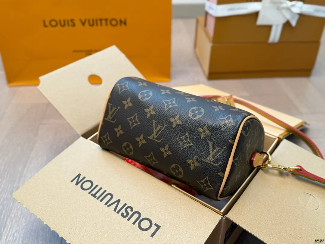 LV Speedy 老花 斜背包 輕便斜挎款