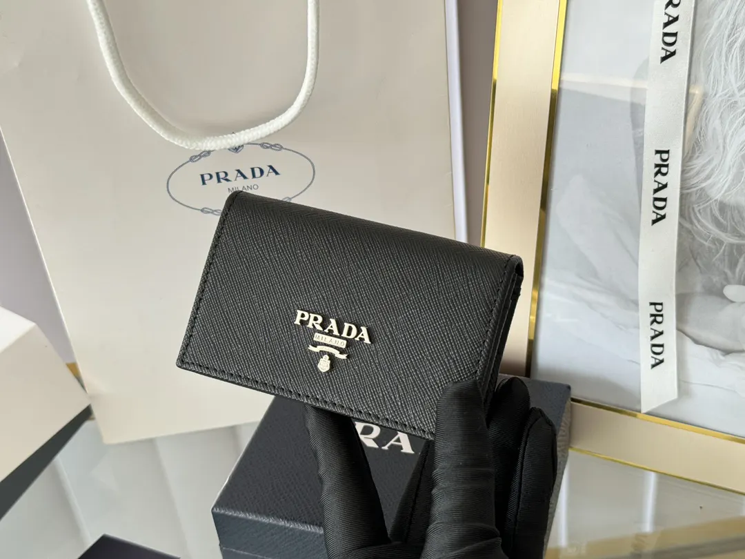 Prada 十字纹牛皮 钱包 实用卡夹