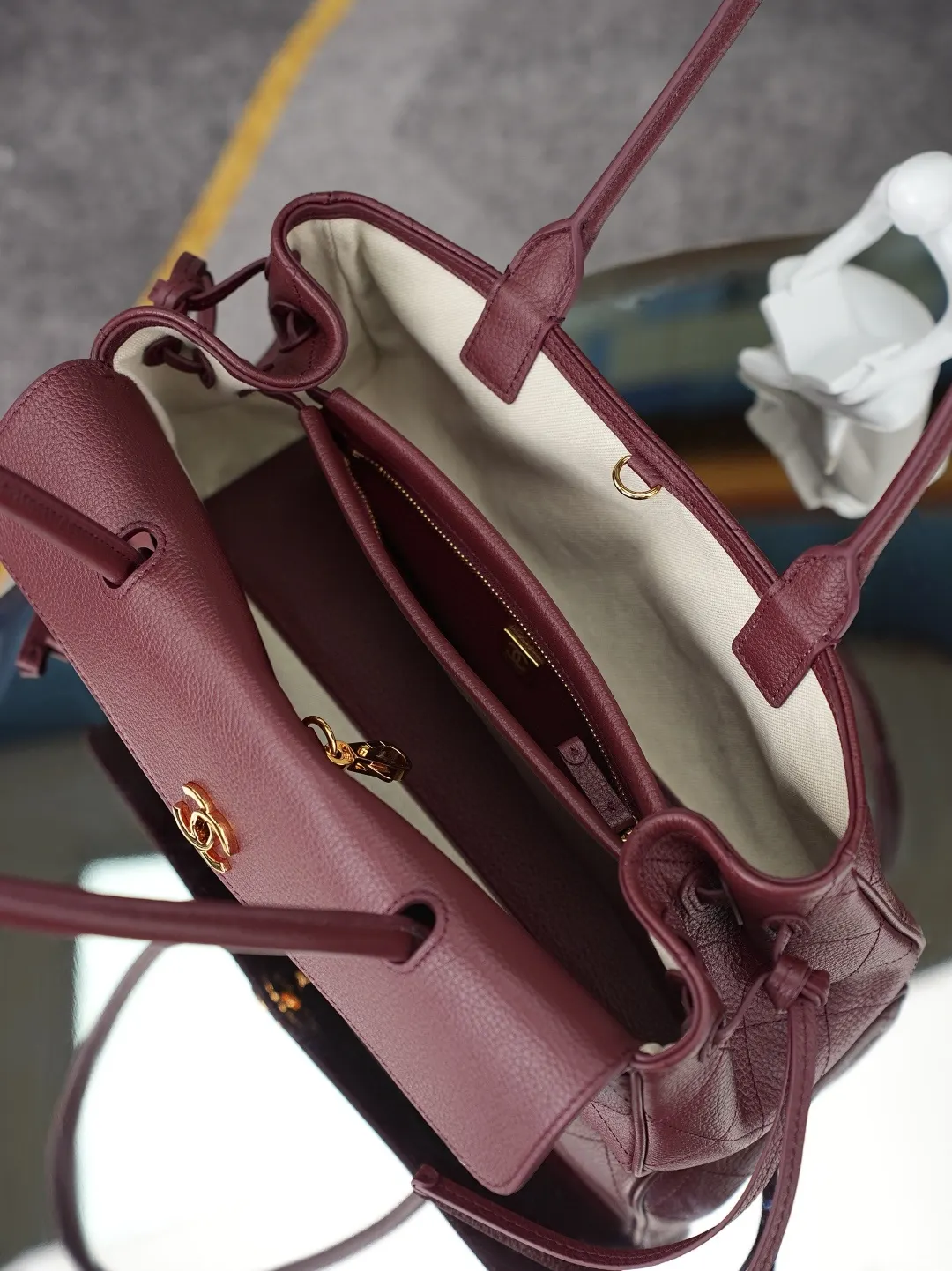 Chanel White Red Hobo Shoulder Bag Vintage Leather