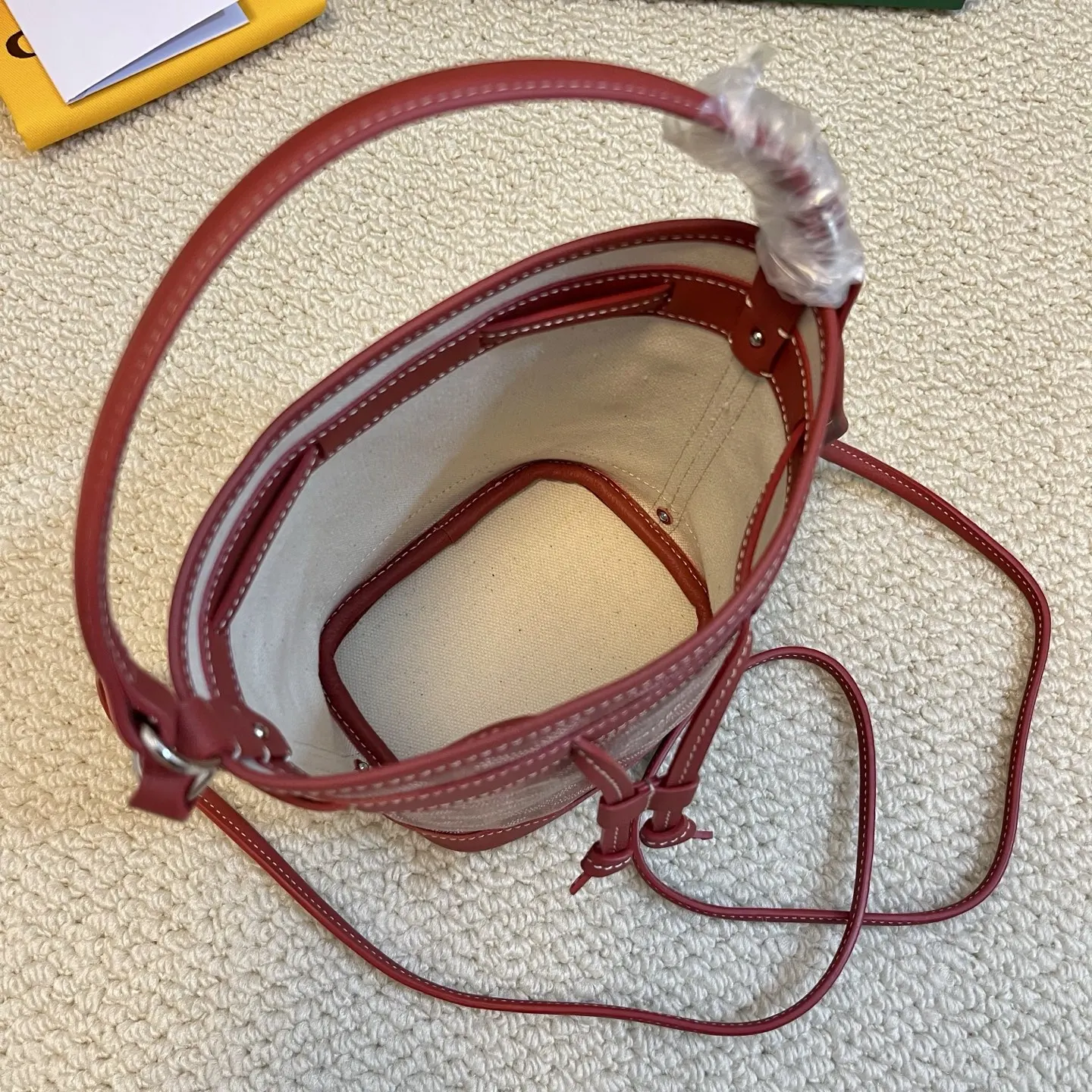Goyard 皮革 轻盈小巧去始终保持标志性水桶百搭造型 水桶包 休閒水桶款(數字9) Goyard 皮革 轻盈小巧去始终保持标志性水桶百搭造型 水桶包 休閒水桶款(數字9)