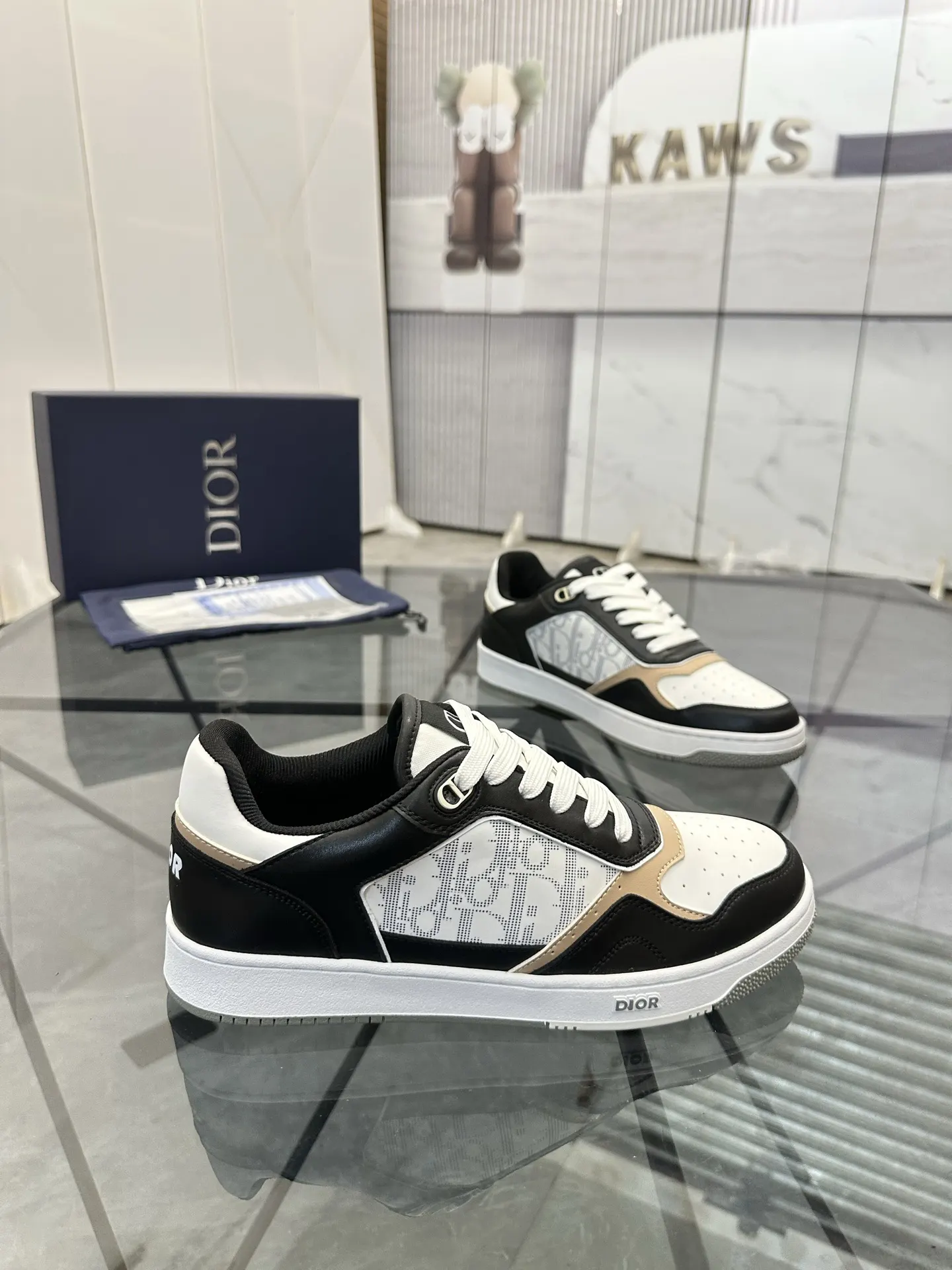 Dior 黑白拼色牛皮低帮运动鞋 橙色点缀款
