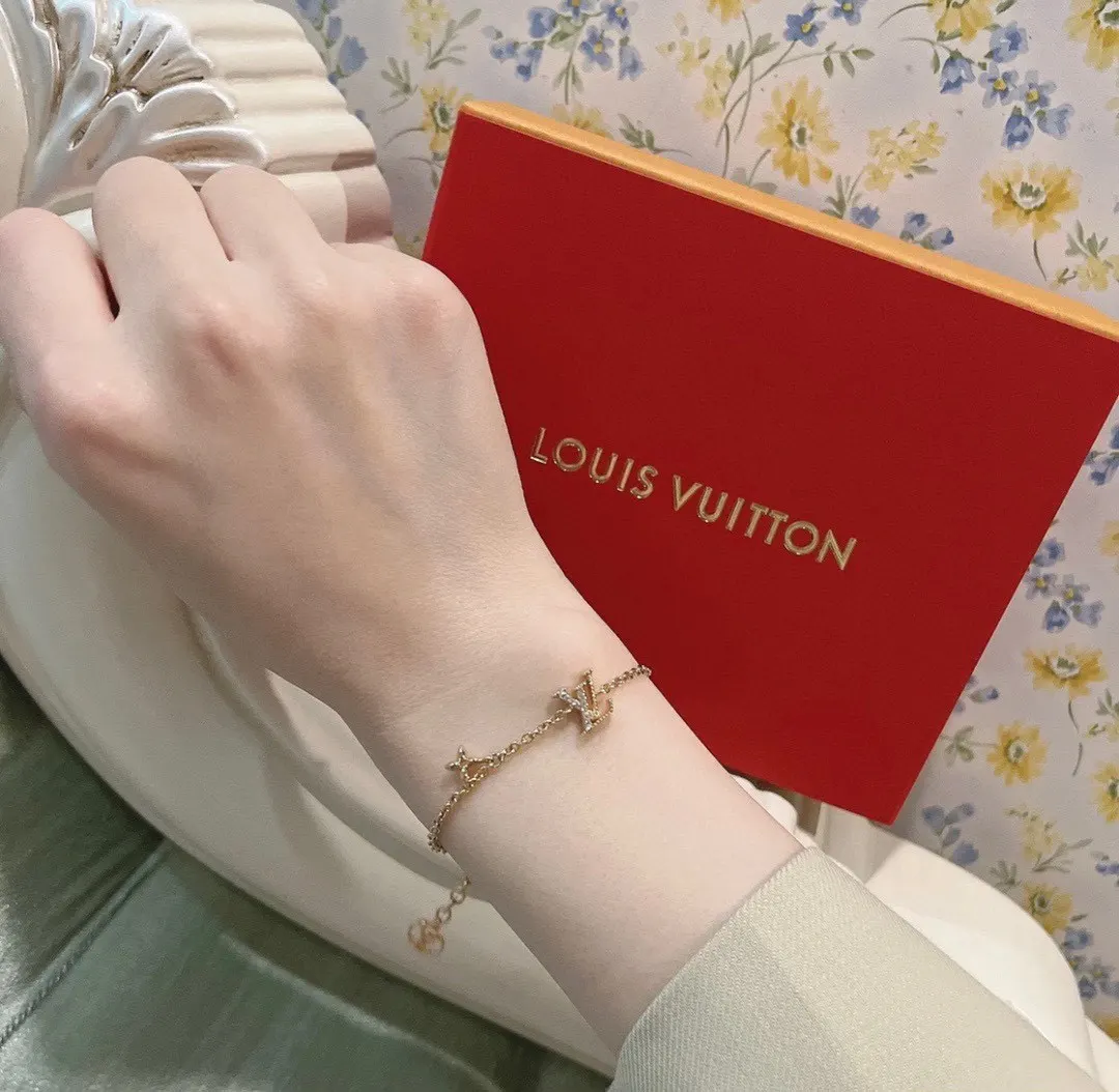 LV Logo 手链 日常叠戴款
