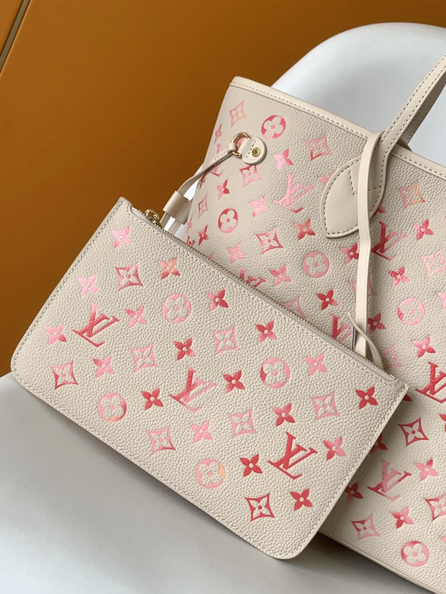 Neverfull 黑色 白色 手拿包 精致手拿款