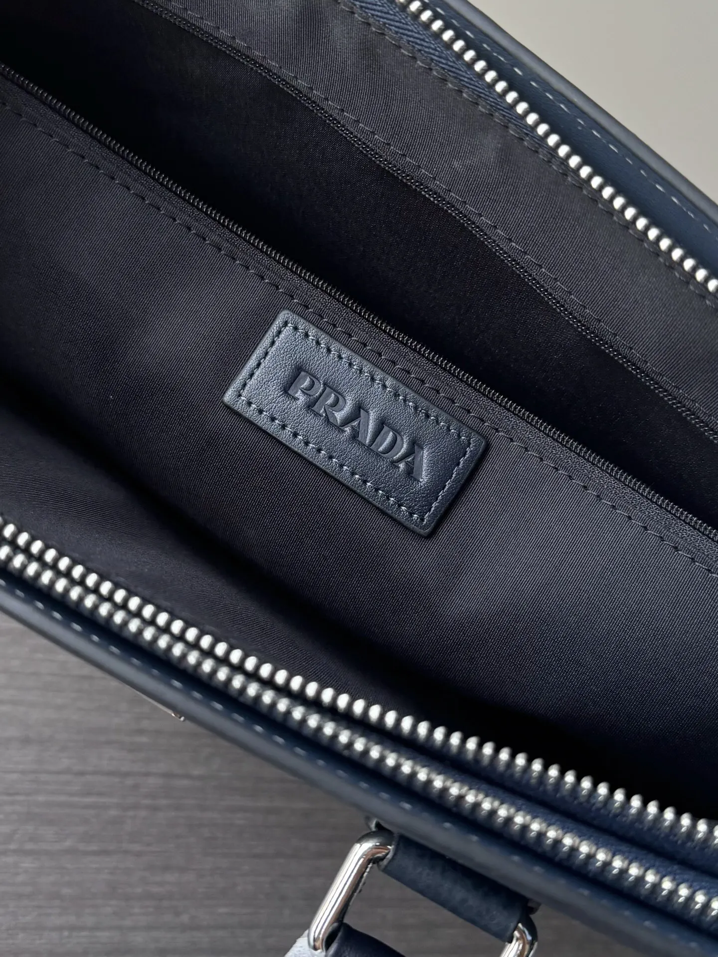 Prada 黑色 藍色 小牛皮 公文包 商務通勤款