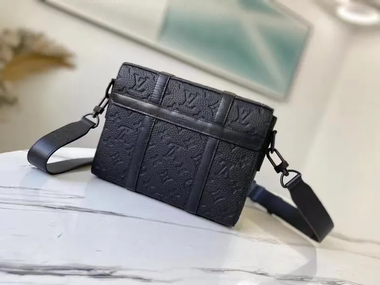 LV 黑色 郵差包(數字3) LV 黑色 郵差包(數字3)