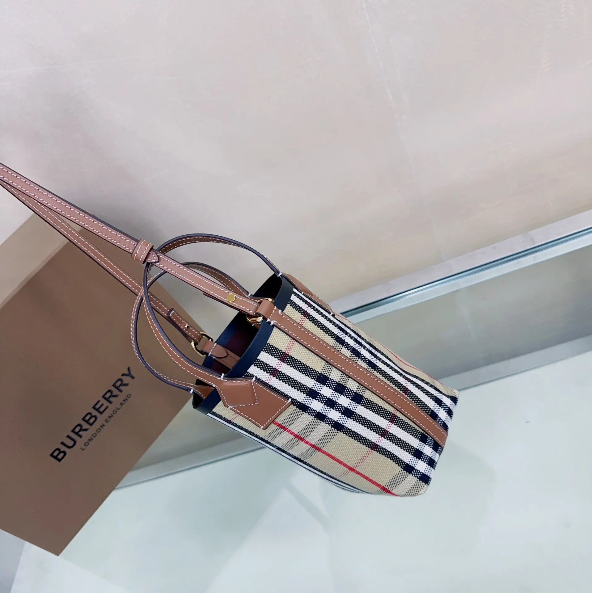 Burberry 小牛皮 托特包 大容量托特款