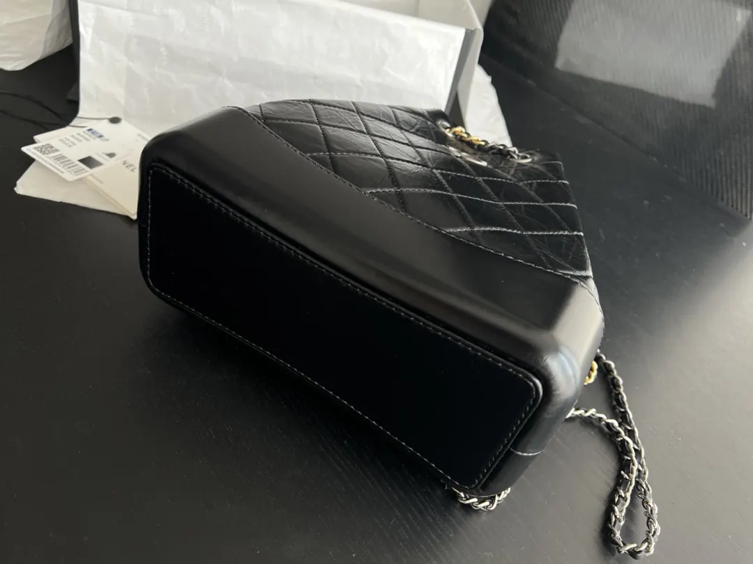 Chanel Oil Wax Sheepskin Flap Chain Bag One Shoulder Cross