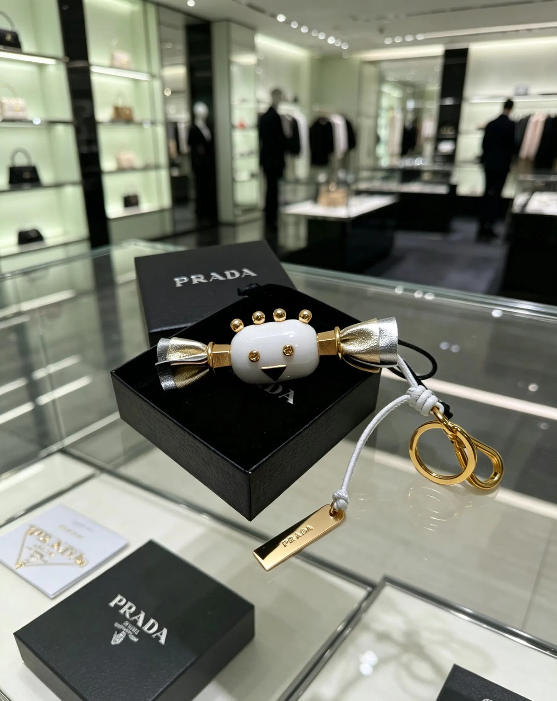 Prada 金色 皮革 三角標 包包掛件/鑰匙扣