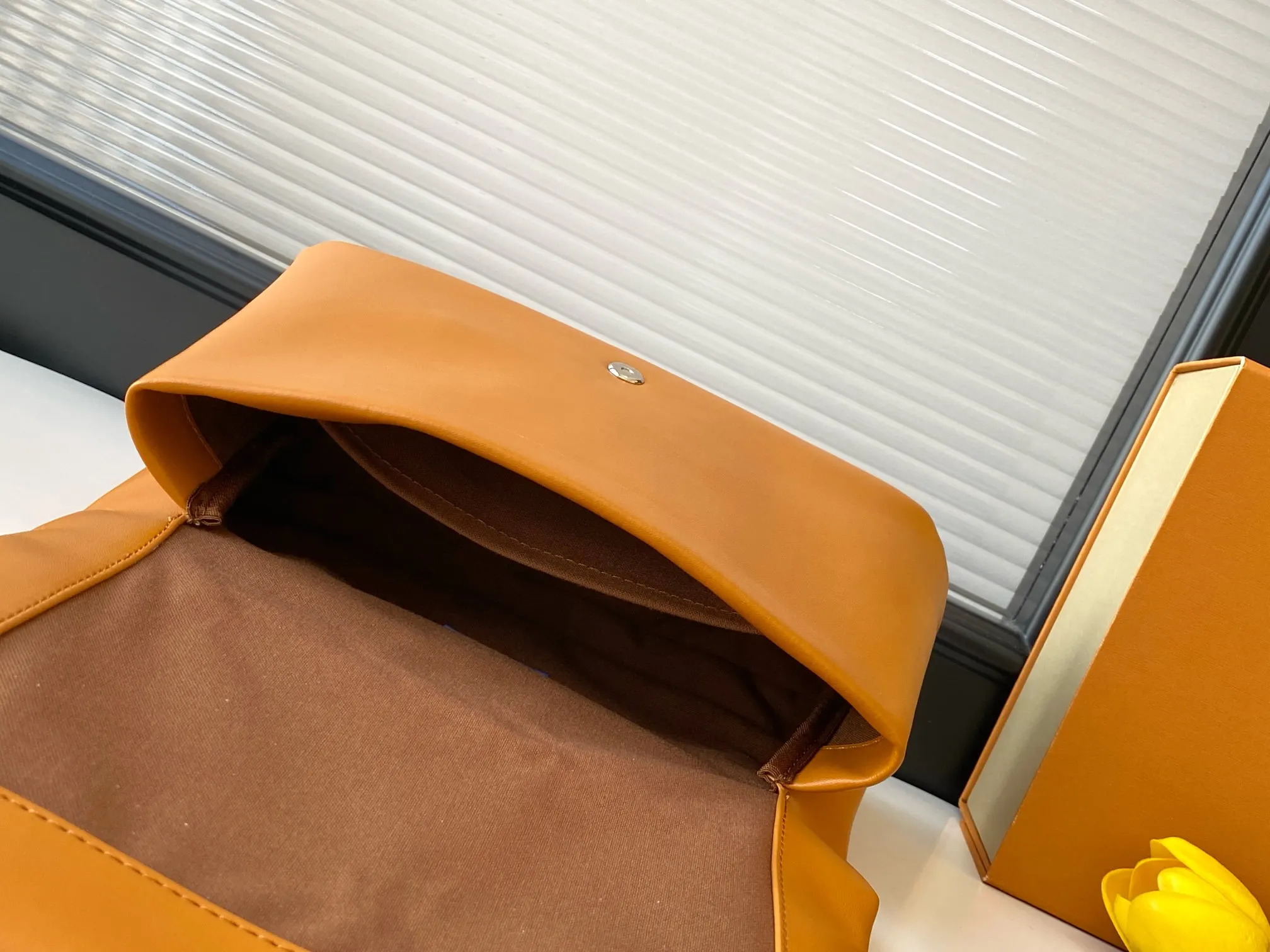 LV yellow, tote bag, large-capacity commuter model Image 8 LV yellow, tote bag, large-capacity commuter model Image 8