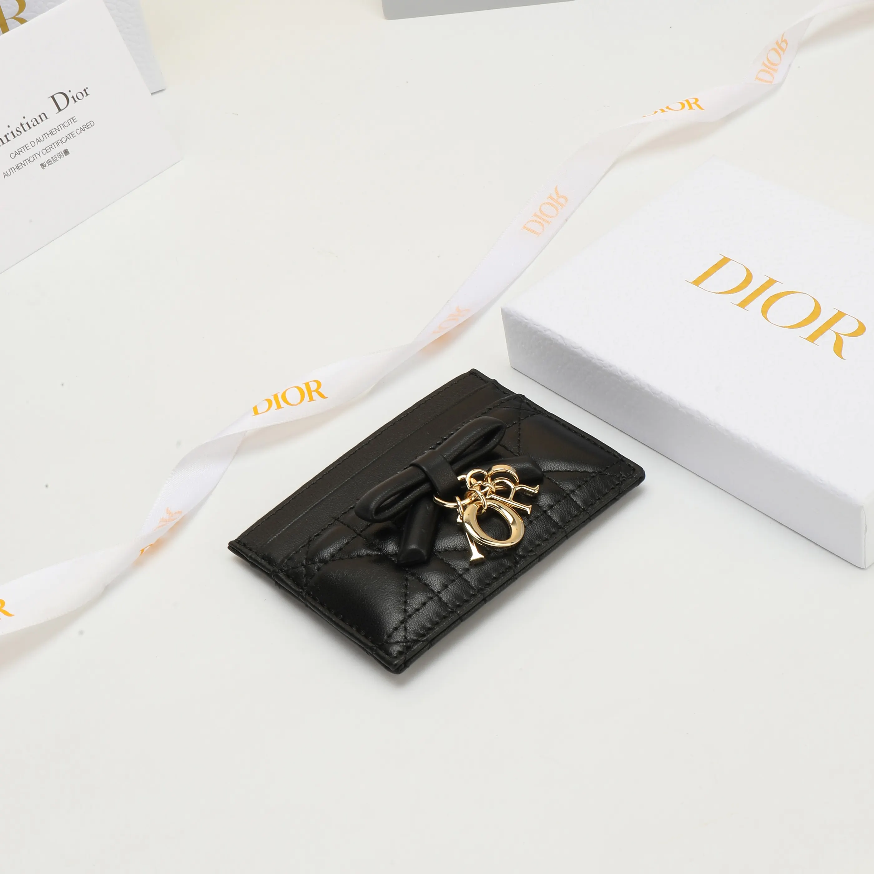 Dior Lady Dior Lady 黑色羊皮卡夹 精致配饰 复古