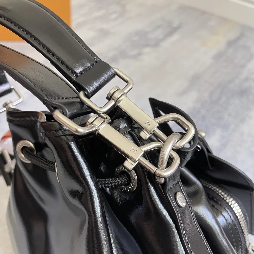 LV 牛皮 水桶包 休闲水桶款