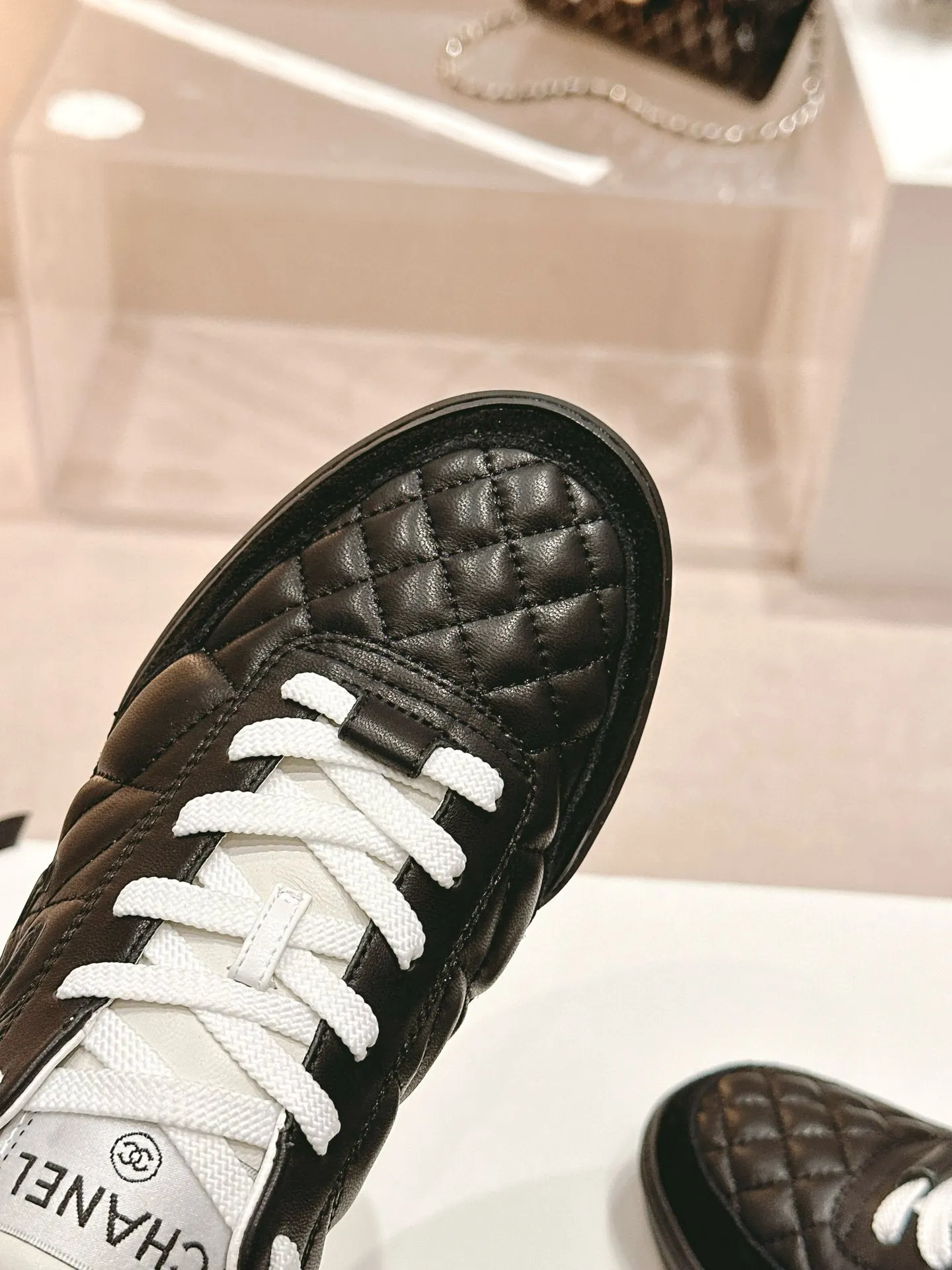 CHANEL 黑白拼色羊皮休闲鞋 厚底低帮款