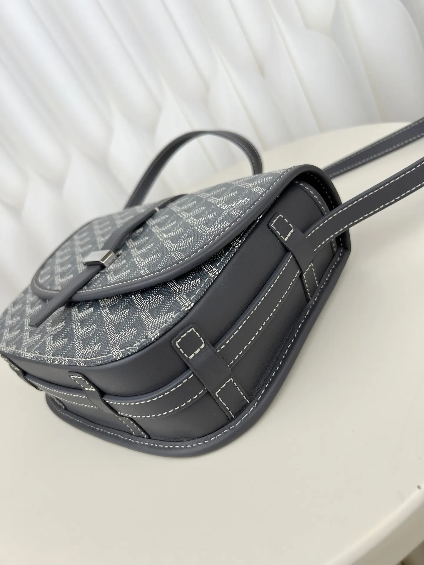 Goyard 戈雅 邮差包～ 斜挎包 轻便斜挎款
