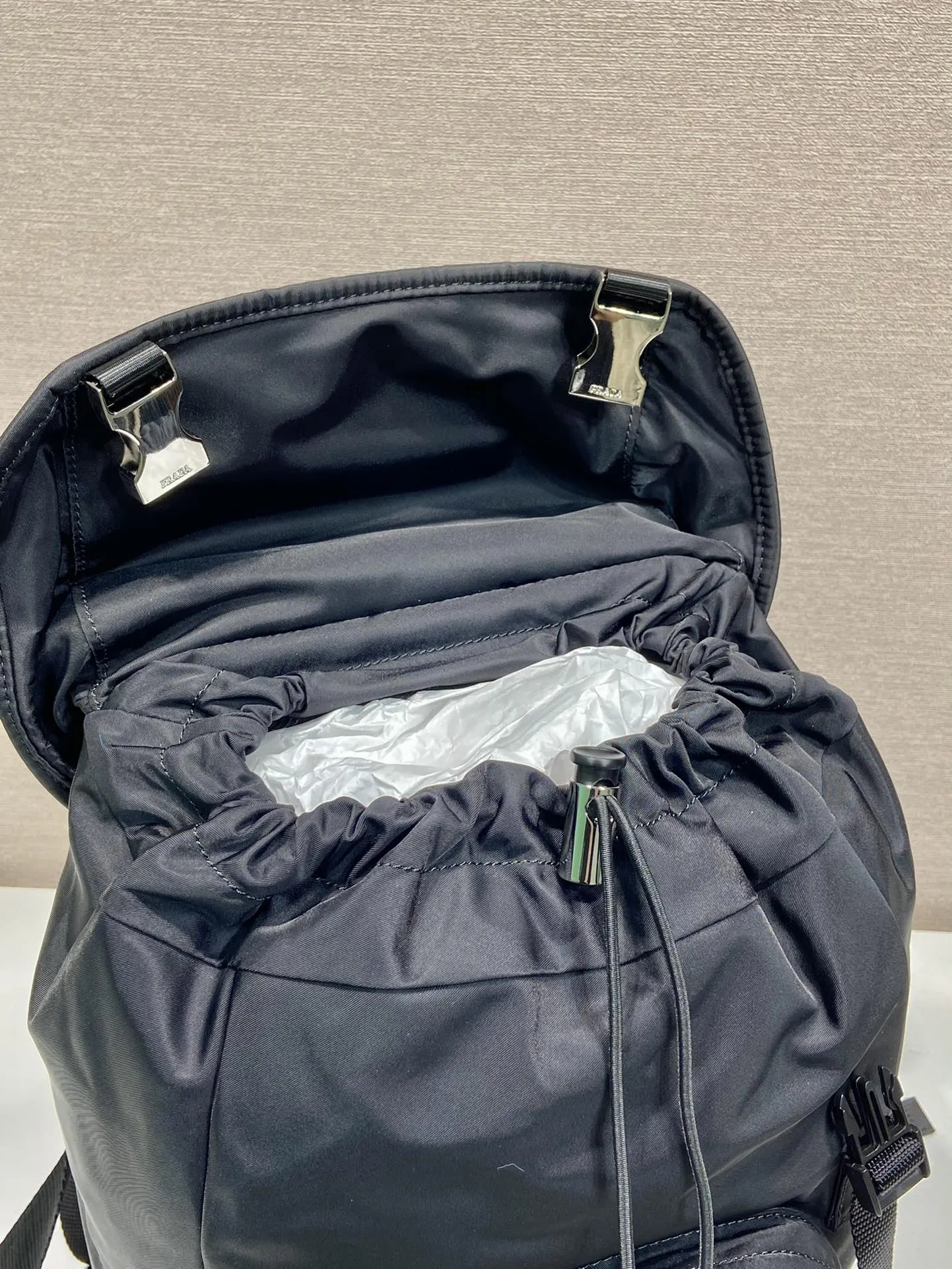 尼龍 又是一款永久不过时的經典款 长 高 底 雙肩包 实用雙肩款