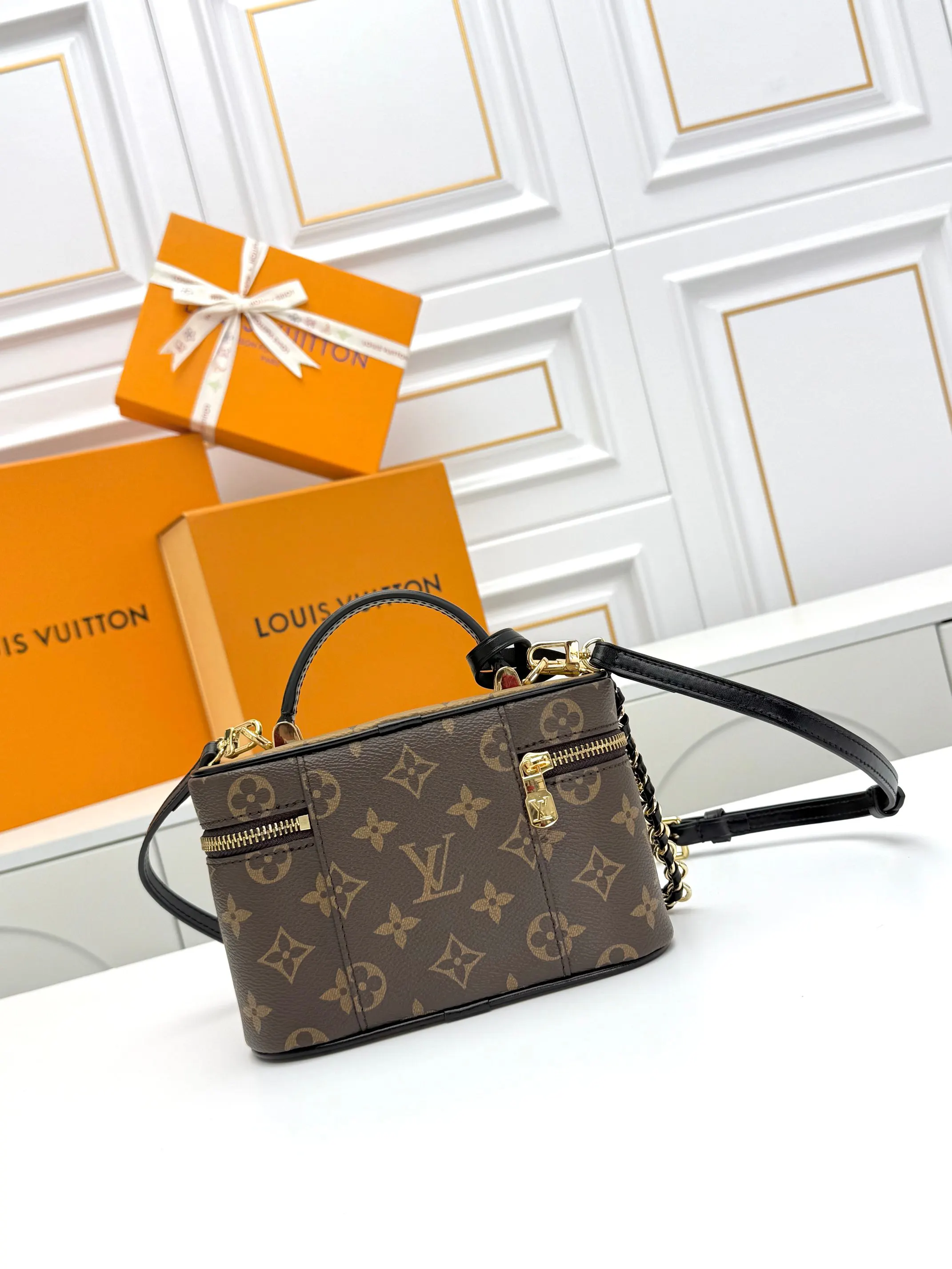 Louis Vuitton Chain Bag Canvas