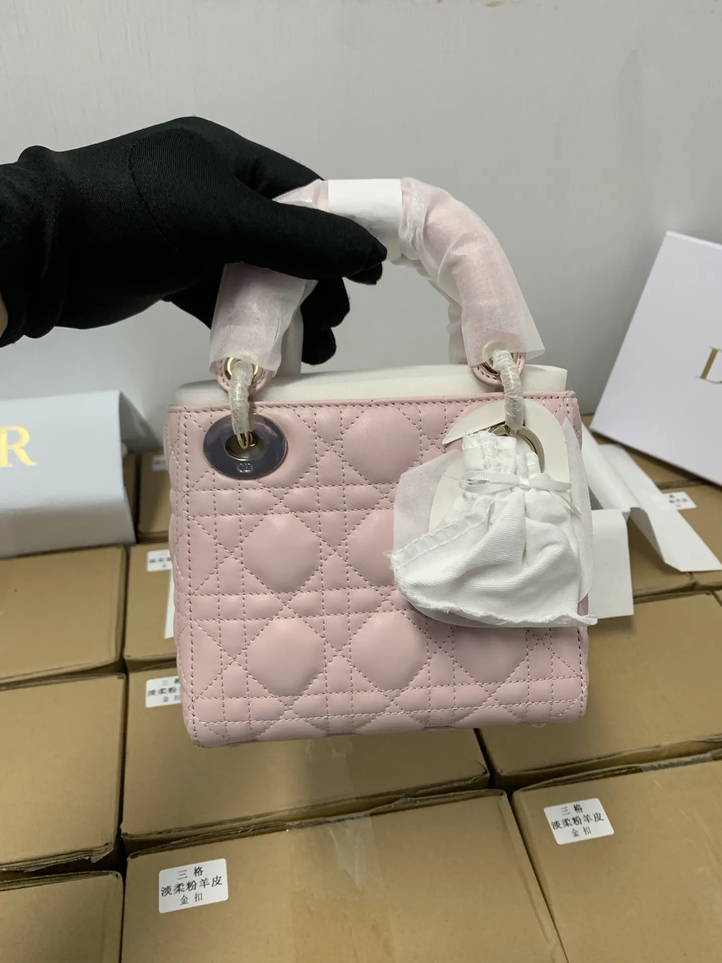 羊皮 三格新色淡柔粉羊皮金扣 水桶包 休闲水桶款